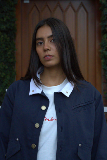 Chaqueta Azul Marino After hours – Detalle Cuello Blanco