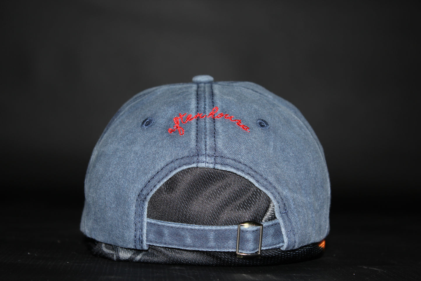 Gorra After Hours Azul Marino con Bordado Rojo