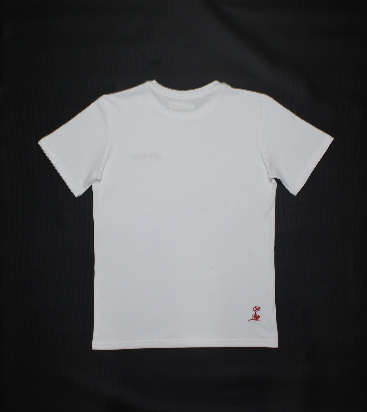 Camiseta After Hours – Bordado Minimalista