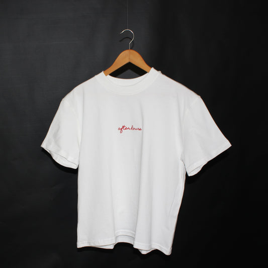 Camiseta Boxy After Hours – Bordado Minimalista