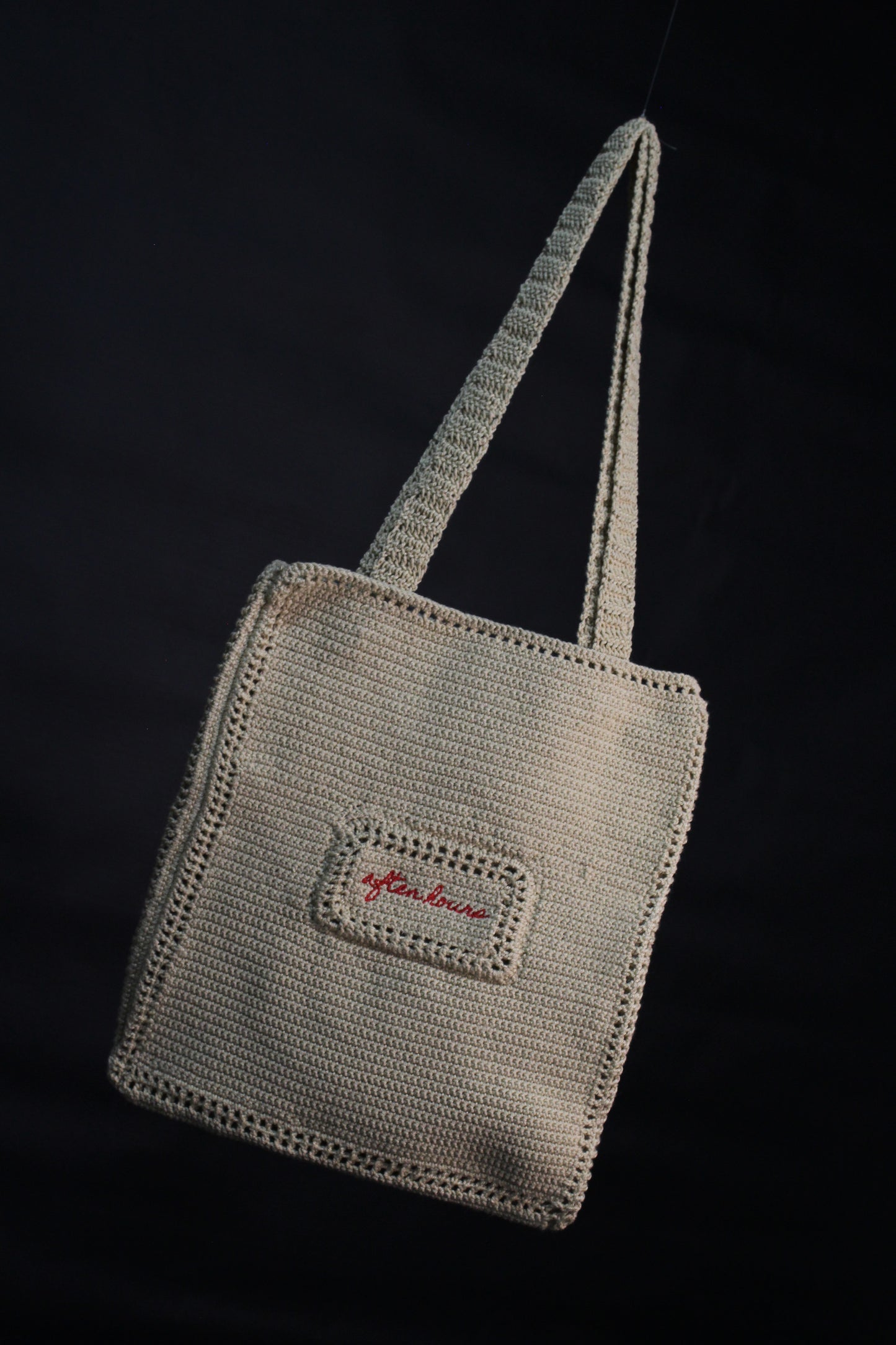 Tote Bag Tejida After hours – Bordado Rojo