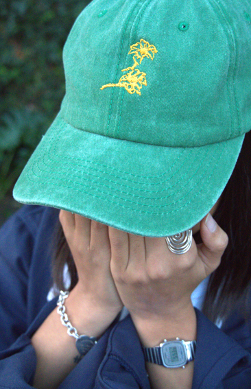 Gorra After Hours Verde Pino con Bordado Oro