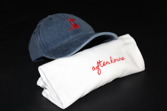 Gorra After Hours Azul Marino con Bordado Rojo